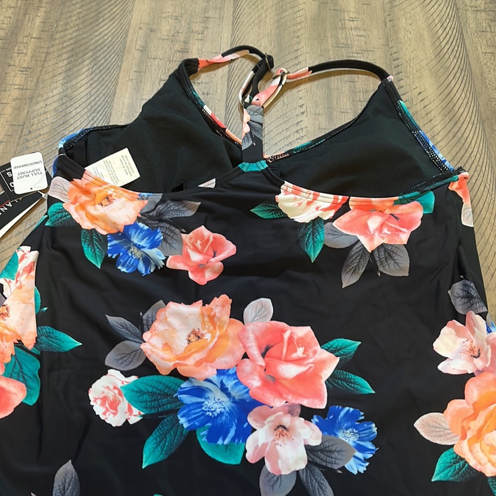 42 Island Escape NWT size 8 swim top - Picture 4 of 7